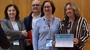 Professor Ana Isabel Lopes and former student António Ramirez Carvalho receive the "Best Paper Award"