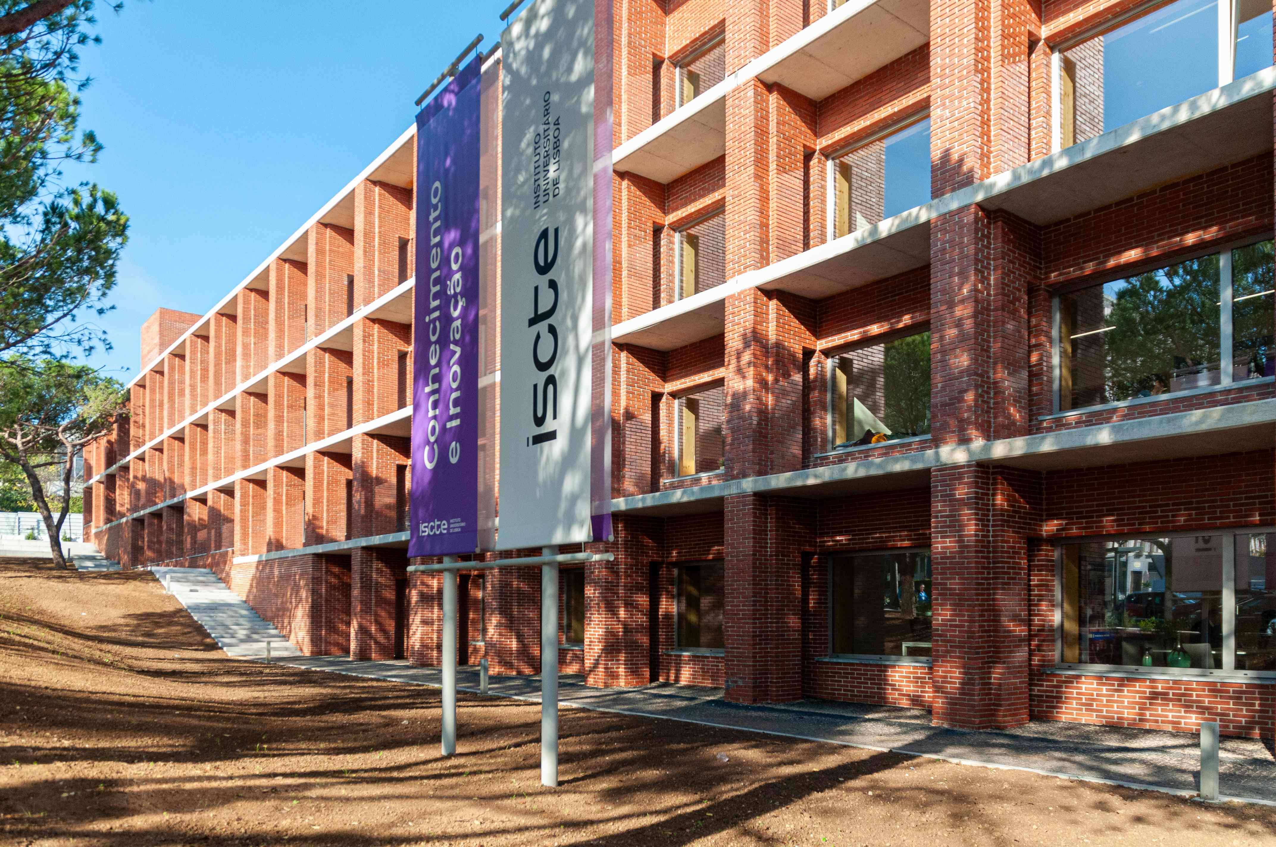 Estão abertas as candidaturas para novas bolsas de investigação e doutoramento