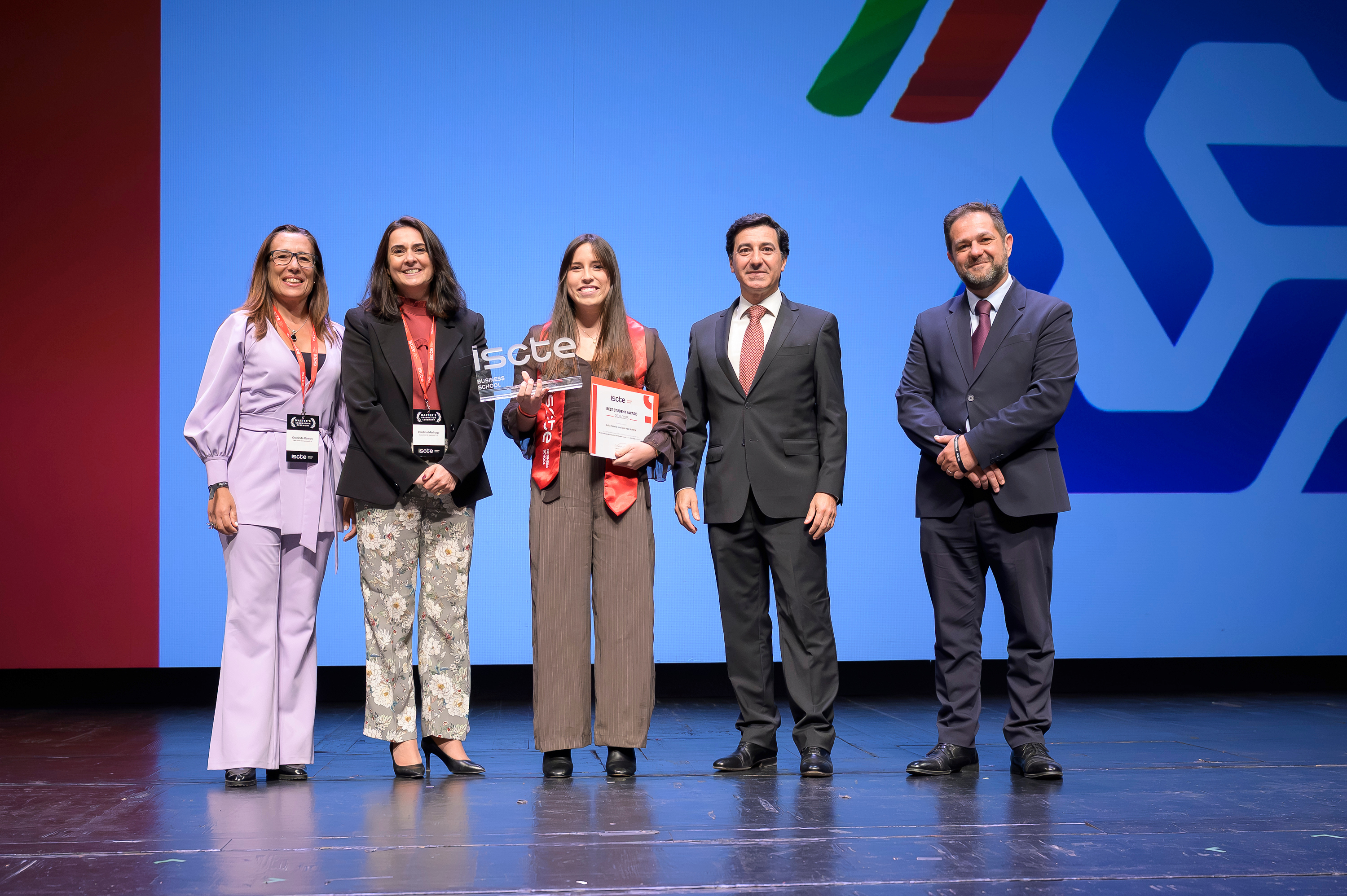 MastersGradCeremony26_beststudent1